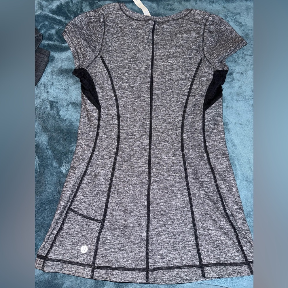 lululemon athletica Heathered Gray Short Sleeve Top - Picture 3 of 4
